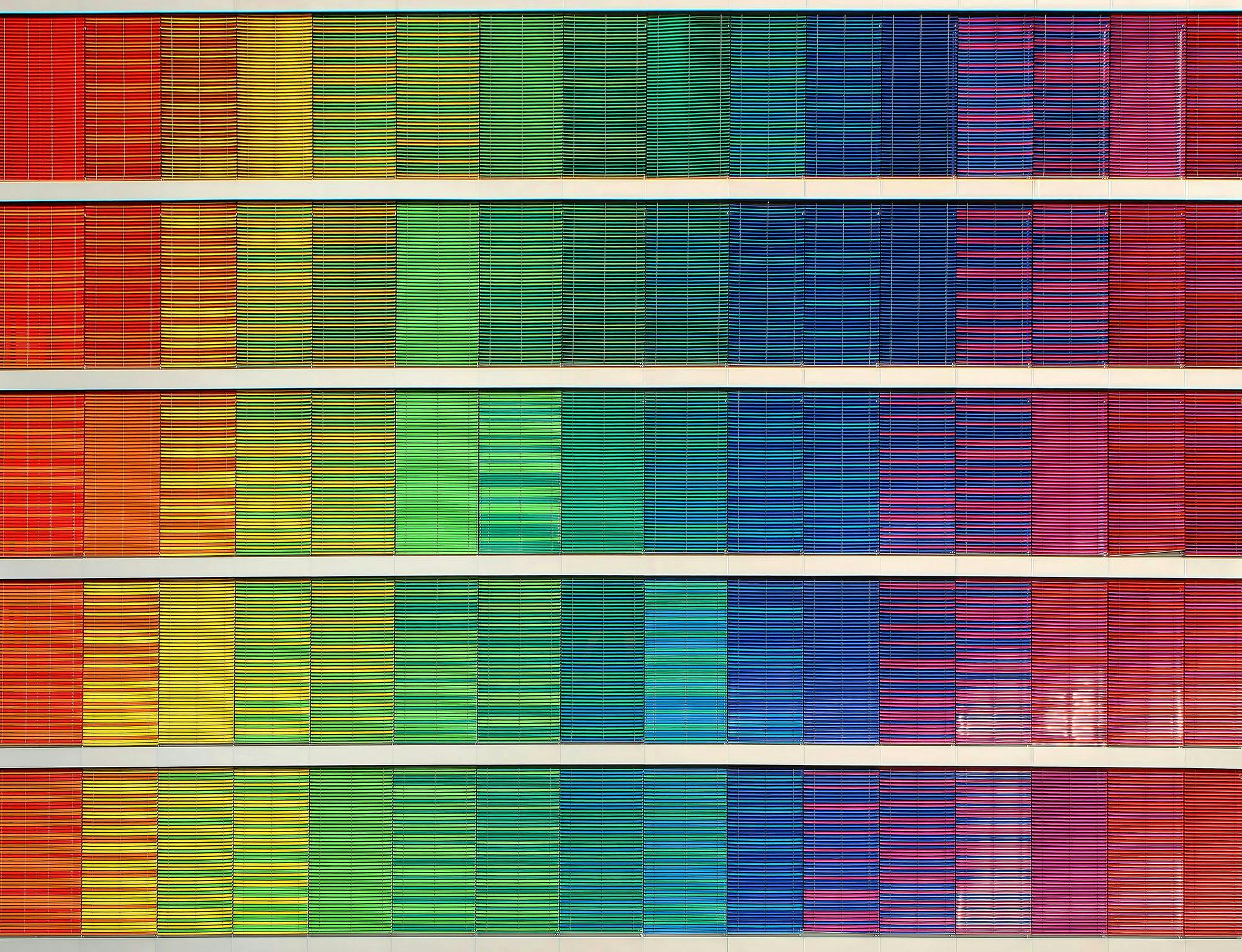 AI Color Psychology: Boost Carousel Engagement with 72 Hues